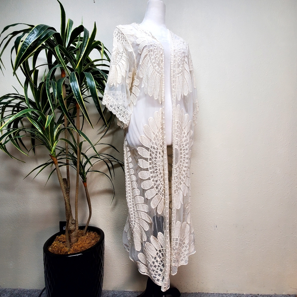 Rebellion again Cream Lace Kimono wBell Sleeves Size Small